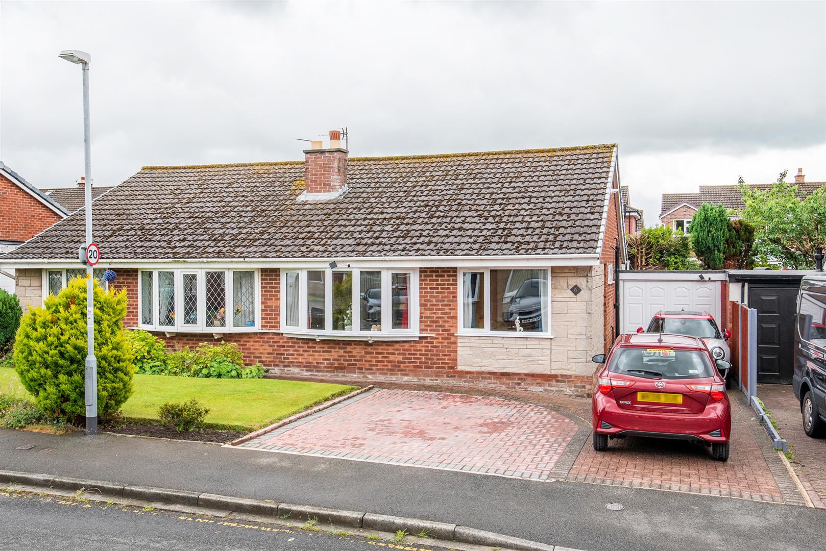 2 bed property in Mardale Crescent, Leyland
